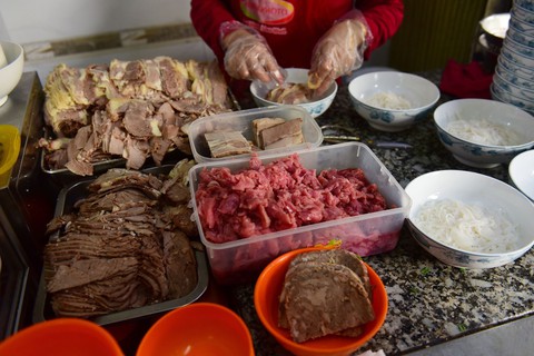 Sài Gòn có phở Tàu Bay, ăn tô xe lửa cả ngày... chán cơm - Ảnh 5. Sài Gòn có phở Tàu Bay, ăn tô xe lửa cả ngày... chán cơm - Ảnh 5.