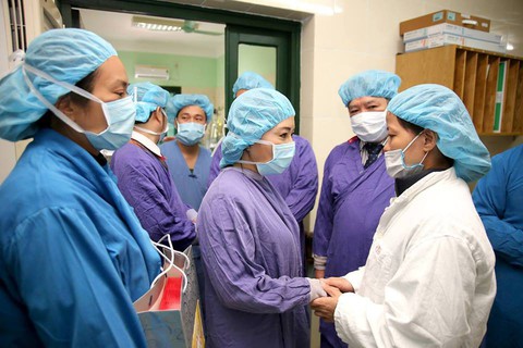 Xuất viện sau ghép phổi từ người hiến chết não thành công - Ảnh 3. Xuất viện sau ghép phổi từ người hiến chết não thành công - Ảnh 3.
