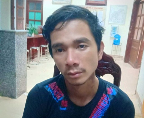 Cảnh sát giao thông truy đuổi tóm gọn hai tên cướp giật trên quốc lộ - Ảnh 4. Cảnh sát giao thông truy đuổi tóm gọn hai tên cướp giật trên quốc lộ - Ảnh 4.