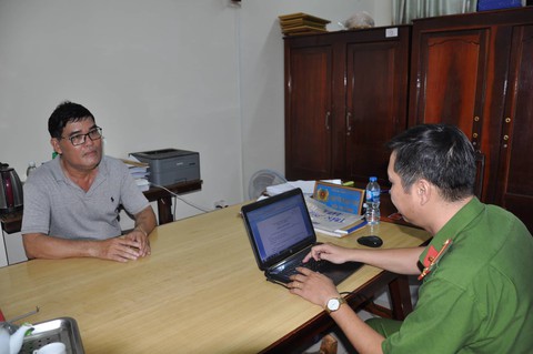 Tạm giữ hình sự 7 người đánh bạc trong khách sạn - Ảnh 1. Tạm giữ hình sự 7 người đánh bạc trong khách sạn - Ảnh 1.