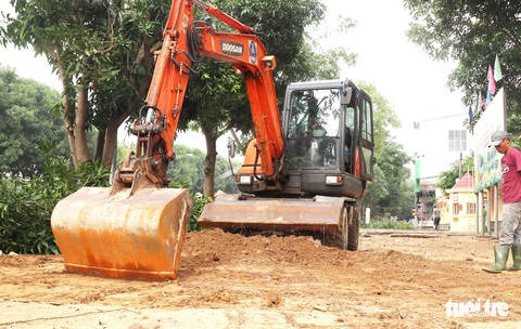 TP Vinh thay hơn 300 cây xanh làm phố đi bộ, dân tiếc nuối - Ảnh 6. TP Vinh thay hơn 300 cây xanh làm phố đi bộ, dân tiếc nuối - Ảnh 6.