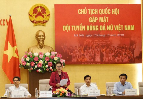 Chủ tịch Quốc hội Nguyễn Thị Kim Ngân: Thành tích của bóng đá nữ khiến bóng đá nam phải mơ ước - Ảnh 1. Chủ tịch Quốc hội Nguyễn Thị Kim Ngân: Thành tích của bóng đá nữ khiến bóng đá nam phải mơ ước - Ảnh 1.
