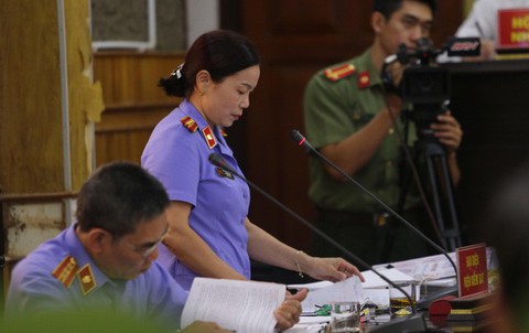 Xử vụ gian lận thi cử ở Sơn La: VKS đề nghị trả hồ sơ làm rõ hành vi đưa, nhận hối lộ - Ảnh 1. Xử vụ gian lận thi cử ở Sơn La: VKS đề nghị trả hồ sơ làm rõ hành vi đưa, nhận hối lộ - Ảnh 1.