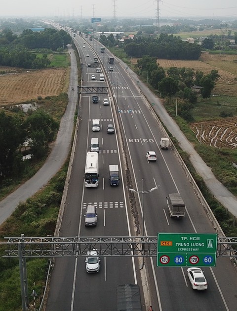 Tài xế chê đường cao tốc TP.HCM - Trung Lương, quay lại đi quốc lộ 1 - Ảnh 1. Tài xế chê đường cao tốc TP.HCM - Trung Lương, quay lại đi quốc lộ 1 - Ảnh 1.