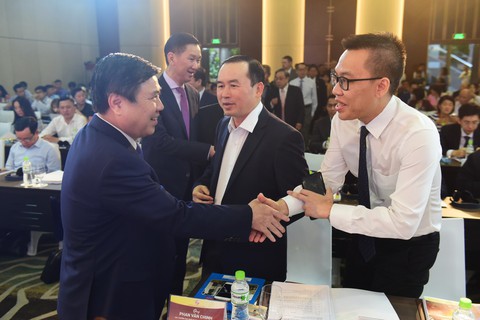 TP.HCM lo mất vai trò đầu tàu - Ảnh 3. TP.HCM lo mất vai trò đầu tàu - Ảnh 3.