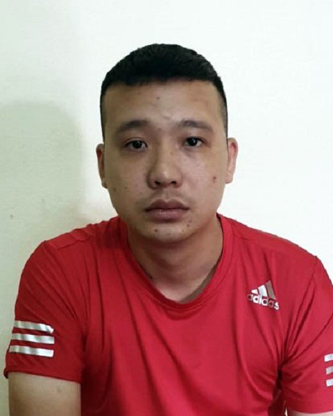 Nghi con bị đánh, ông bố tát tai, bắt 3 cô giáo quỳ trước cửa lớp - Ảnh 1. Nghi con bị đánh, ông bố tát tai, bắt 3 cô giáo quỳ trước cửa lớp - Ảnh 1.