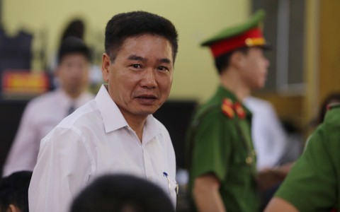 Xử vụ gian lận thi cử ở Sơn La: VKS đề nghị trả hồ sơ làm rõ hành vi đưa, nhận hối lộ - Ảnh 2. Xử vụ gian lận thi cử ở Sơn La: VKS đề nghị trả hồ sơ làm rõ hành vi đưa, nhận hối lộ - Ảnh 2.