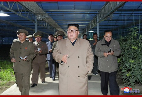 Ông Kim Jong Un thị sát nhà kính trồng rau trong bối cảnh cả nước thiếu lương thực - Ảnh 1. Ông Kim Jong Un thị sát nhà kính trồng rau trong bối cảnh cả nước thiếu lương thực - Ảnh 1.