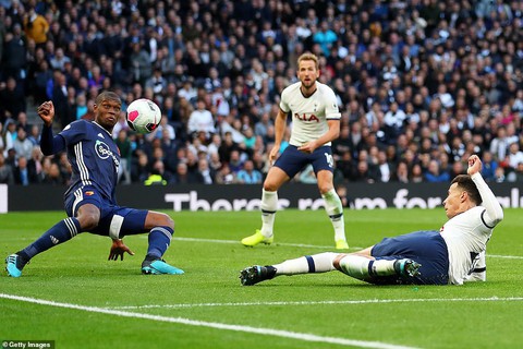 Tottenham thoát thua trước Watford bởi bàn thắng gây tranh cãi - Ảnh 2. Tottenham thoát thua trước Watford bởi bàn thắng gây tranh cãi - Ảnh 2.