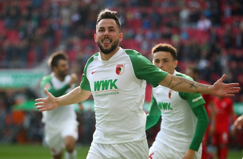 Bị Augsburg cầm chân phút bù giờ, Bayern Munich lỡ cơ hội chiếm ngôi đầu - Ảnh 1. Bị Augsburg cầm chân phút bù giờ, Bayern Munich lỡ cơ hội chiếm ngôi đầu - Ảnh 1.