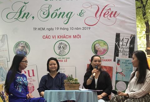 Ba cây bút nữ Võ Diệu Thanh, Ann Lee và Pha Lê: Vui để yêu và Yêu để vui - Ảnh 1. Ba cây bút nữ Võ Diệu Thanh, Ann Lee và Pha Lê: Vui để yêu và Yêu để vui - Ảnh 1.