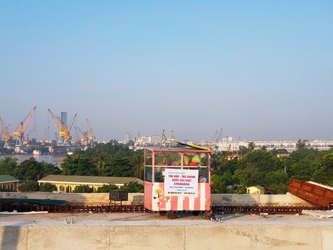 Xịt sơn xí chỗ bán hàng ngay trên cầu đẹp nhất Hải Phòng - Ảnh 3. Xịt sơn xí chỗ bán hàng ngay trên cầu đẹp nhất Hải Phòng - Ảnh 3.