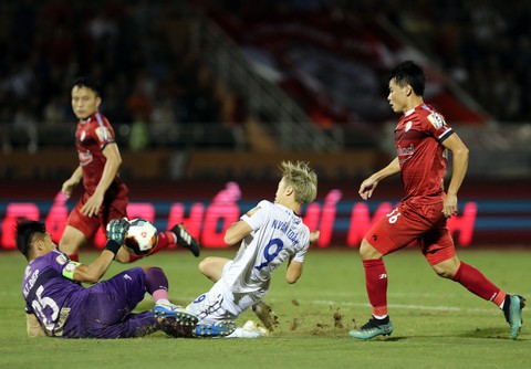 Vòng 25 V-League 2019: Văn Thanh giúp người hâm mộ phố núi thở phào - Ảnh 1. Vòng 25 V-League 2019: Văn Thanh giúp người hâm mộ phố núi thở phào - Ảnh 1.