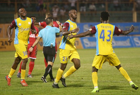 Vòng 25 V-League 2019: Văn Thanh giúp người hâm mộ phố núi thở phào - Ảnh 3. Vòng 25 V-League 2019: Văn Thanh giúp người hâm mộ phố núi thở phào - Ảnh 3.