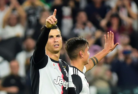 Ronaldo lại vượt mặt Messi trong cuộc đua ghi bàn - Ảnh 1. Ronaldo lại vượt mặt Messi trong cuộc đua ghi bàn - Ảnh 1.