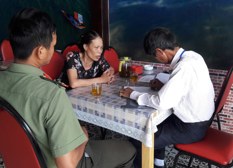 Kiểm tra bảng hiệu tiếng nước ngoài đè tiếng Việt ở Đà Nẵng - Ảnh 2. Kiểm tra bảng hiệu tiếng nước ngoài đè tiếng Việt ở Đà Nẵng - Ảnh 2.
