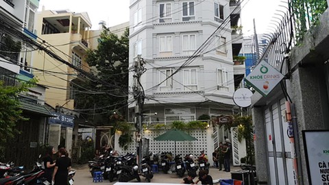 Phó chánh án quận 4 bị bắt tạm giam: Thế nào là xâm phạm chỗ ở người khác? - Ảnh 1. Phó chánh án quận 4 bị bắt tạm giam: Thế nào là xâm phạm chỗ ở người khác? - Ảnh 1.