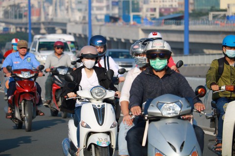 Không khí ô nhiễm, làm sao bảo vệ sức khỏe? - Ảnh 1. Không khí ô nhiễm, làm sao bảo vệ sức khỏe? - Ảnh 1.