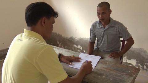 Bắt cha dượng đồi bại xâm hại con gái nhiều lần - Ảnh 1. Bắt cha dượng đồi bại xâm hại con gái nhiều lần - Ảnh 1.