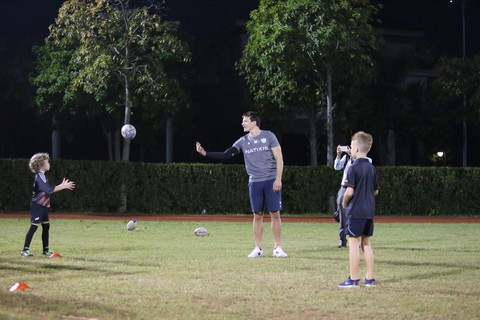 Nhà vô địch World Cup Rugby đến Việt Nam tìm nguồn cội - Ảnh 4. Nhà vô địch World Cup Rugby đến Việt Nam tìm nguồn cội - Ảnh 4.