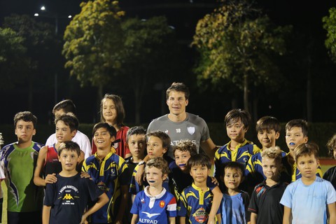 Nhà vô địch World Cup Rugby đến Việt Nam tìm nguồn cội - Ảnh 13. Nhà vô địch World Cup Rugby đến Việt Nam tìm nguồn cội - Ảnh 13.