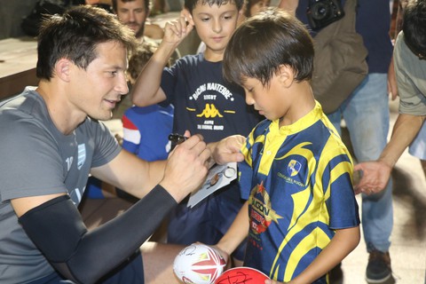 Nhà vô địch World Cup Rugby đến Việt Nam tìm nguồn cội - Ảnh 14. Nhà vô địch World Cup Rugby đến Việt Nam tìm nguồn cội - Ảnh 14.