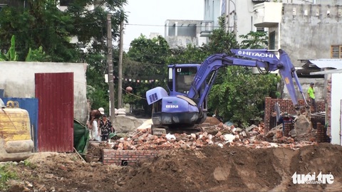Giao công an điều tra, xử lý băng nhóm cướp đất giữa ban ngày - Ảnh 2. Giao công an điều tra, xử lý băng nhóm cướp đất giữa ban ngày - Ảnh 2.