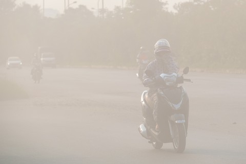 Đợt ô nhiễm không khí trầm trọng ở Hà Nội sắp kết thúc chưa? - Ảnh 1. Đợt ô nhiễm không khí trầm trọng ở Hà Nội sắp kết thúc chưa? - Ảnh 1.
