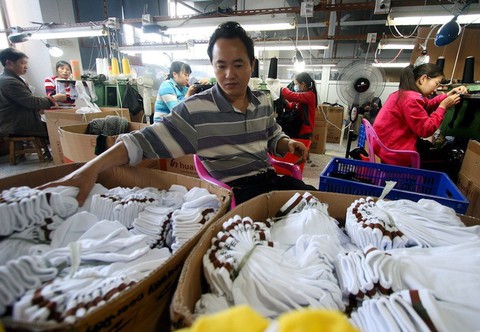 Nghi sử dụng nô lệ, Mỹ chặn quần áo của công ty Trung Quốc - Ảnh 1. Nghi sử dụng nô lệ, Mỹ chặn quần áo của công ty Trung Quốc - Ảnh 1.