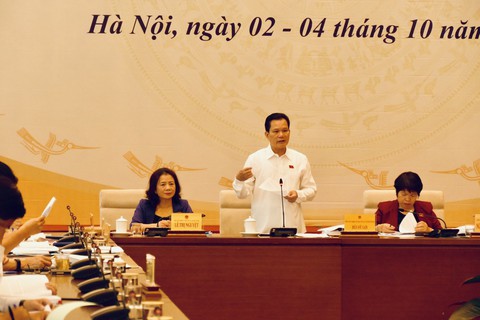 Tay làm hàm nhai, phải làm thêm mới đủ sống? - Ảnh 1. Tay làm hàm nhai, phải làm thêm mới đủ sống? - Ảnh 1.