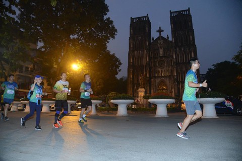 7.000 vận động viên tham dự VPBank Hanoi Marathon 2019 - Ảnh 3. 7.000 vận động viên tham dự VPBank Hanoi Marathon 2019 - Ảnh 3.