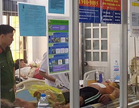 Ngay ngày 20-10, ông chồng ở Cà Mau đâm vợ cả chục nhát dao - Ảnh 1. Ngay ngày 20-10, ông chồng ở Cà Mau đâm vợ cả chục nhát dao - Ảnh 1.