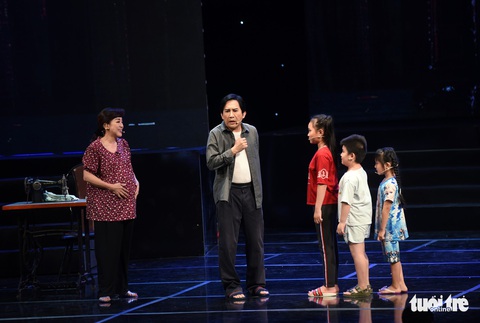 Kim Tử Long hội tụ với Ngọc Huyền, Phương Hồng Thủy... ở live show - Ảnh 5. Kim Tử Long hội tụ với Ngọc Huyền, Phương Hồng Thủy... ở live show - Ảnh 5.