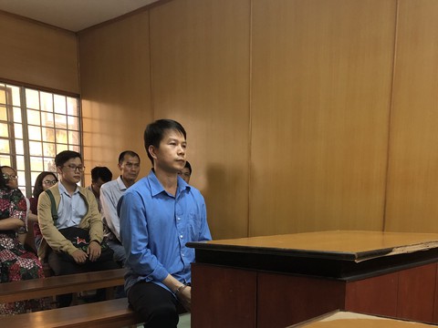 Cựu cán bộ công an tống tiền giám đốc chi nhánh ngân hàng lãnh án tù - Ảnh 1. Cựu cán bộ công an tống tiền giám đốc chi nhánh ngân hàng lãnh án tù - Ảnh 1.
