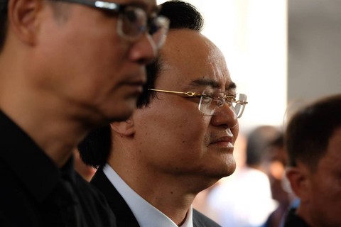 Hàng ngàn người tiễn biệt cố Thứ trưởng Bộ GD-ĐT Lê Hải An - Ảnh 25. Hàng ngàn người tiễn biệt cố Thứ trưởng Bộ GD-ĐT Lê Hải An - Ảnh 25.