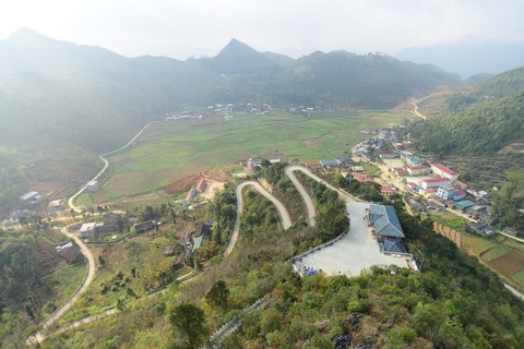 Phá núi xây khu du lịch tâm linh nơi cột cờ Lũng Cú - Ảnh 12. Phá núi xây khu du lịch tâm linh nơi cột cờ Lũng Cú - Ảnh 12.