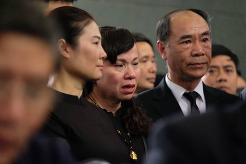 Hàng ngàn người tiễn biệt cố Thứ trưởng Bộ GD-ĐT Lê Hải An - Ảnh 16. Hàng ngàn người tiễn biệt cố Thứ trưởng Bộ GD-ĐT Lê Hải An - Ảnh 16.