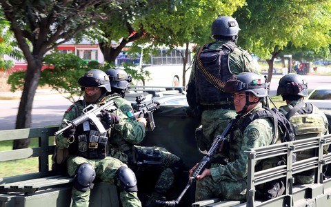 Thương cho Mexico của tôi sau cuộc đọ súng dài 6 giờ - Ảnh 1. Thương cho Mexico của tôi sau cuộc đọ súng dài 6 giờ - Ảnh 1.