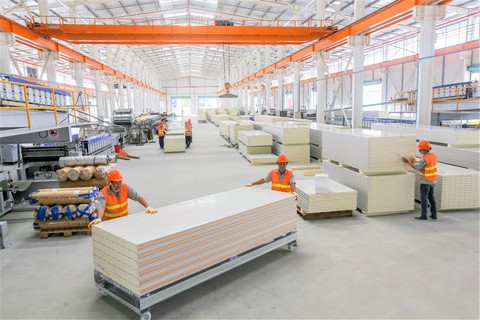 Phương Nam khánh thành nhà máy panel chống cháy trên 10 triệu đô - Ảnh 5. Phương Nam khánh thành nhà máy panel chống cháy trên 10 triệu đô - Ảnh 5.