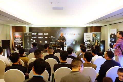 Nhiều dàn máy nghe nhạc giá trị đổ về triển lãm âm thanh - Ảnh 8. Nhiều dàn máy nghe nhạc giá trị đổ về triển lãm âm thanh - Ảnh 8.