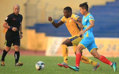 Trước vòng cuối V-League 2019: Sống mòn với hơi thở của người khác - Ảnh 1. Trước vòng cuối V-League 2019: Sống mòn với hơi thở của người khác - Ảnh 1.