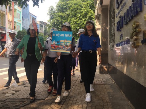 TP.HCM thí điểm cải thiện an toàn giao thông quanh 37 trường, mời học sinh đánh giá - Ảnh 1. TP.HCM thí điểm cải thiện an toàn giao thông quanh 37 trường, mời học sinh đánh giá - Ảnh 1.