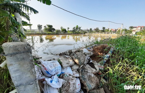 Nhà máy nước nghi xả bùn thải ra hồ điều hòa lớn nhất TP Vinh - Ảnh 3. Nhà máy nước nghi xả bùn thải ra hồ điều hòa lớn nhất TP Vinh - Ảnh 3.
