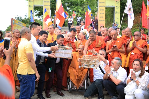 Hành hương Phật giáo 5 nước dọc sông Mekong đến Điện Biên, lan toả lòng nhân ái - Ảnh 3. Hành hương Phật giáo 5 nước dọc sông Mekong đến Điện Biên, lan toả lòng nhân ái - Ảnh 3.