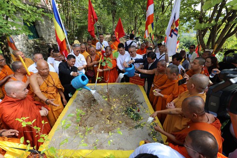 Hành hương Phật giáo 5 nước dọc sông Mekong đến Điện Biên, lan toả lòng nhân ái - Ảnh 1. Hành hương Phật giáo 5 nước dọc sông Mekong đến Điện Biên, lan toả lòng nhân ái - Ảnh 1.