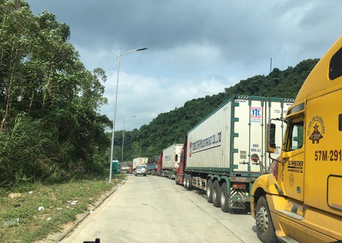Trung Quốc thay đổi quy trình giao nhận hàng, lái xe không được sang nước bạn - Ảnh 1. Trung Quốc thay đổi quy trình giao nhận hàng, lái xe không được sang nước bạn - Ảnh 1.