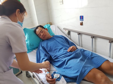 Cua-rơ Lê Văn Duẩn có thể giã từ sự nghiệp sau tai nạn - Ảnh 1. Cua-rơ Lê Văn Duẩn có thể giã từ sự nghiệp sau tai nạn - Ảnh 1.