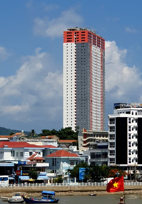 Chung cư cao cấp chưa nghiệm thu, còn ngổn ngang đã đưa 200 hộ dân vào ở - Ảnh 2. Chung cư cao cấp chưa nghiệm thu, còn ngổn ngang đã đưa 200 hộ dân vào ở - Ảnh 2.