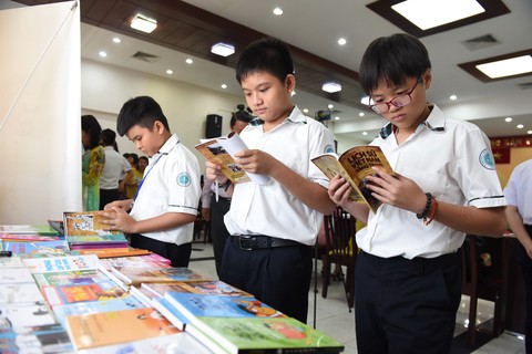Người thầy kể chuyện: Sách thay đổi học trò tôi - Ảnh 1. Người thầy kể chuyện: Sách thay đổi học trò tôi - Ảnh 1.