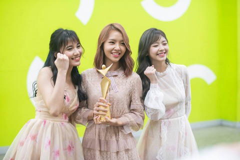 Soobin Hoàng Sơn, Suni Hạ Linh từng học tập ở Hàn Quốc - Ảnh 3. Soobin Hoàng Sơn, Suni Hạ Linh từng học tập ở Hàn Quốc - Ảnh 3.